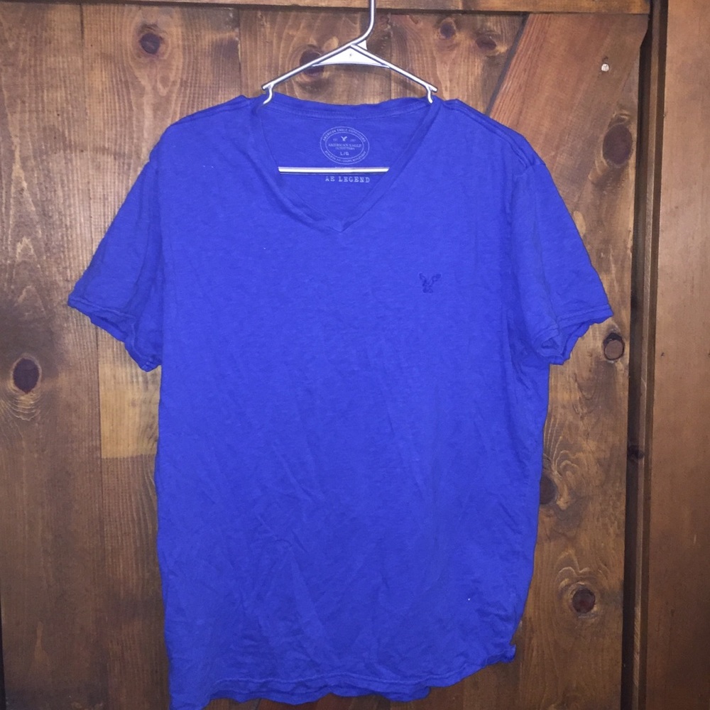 American Eagle blue tee shirt